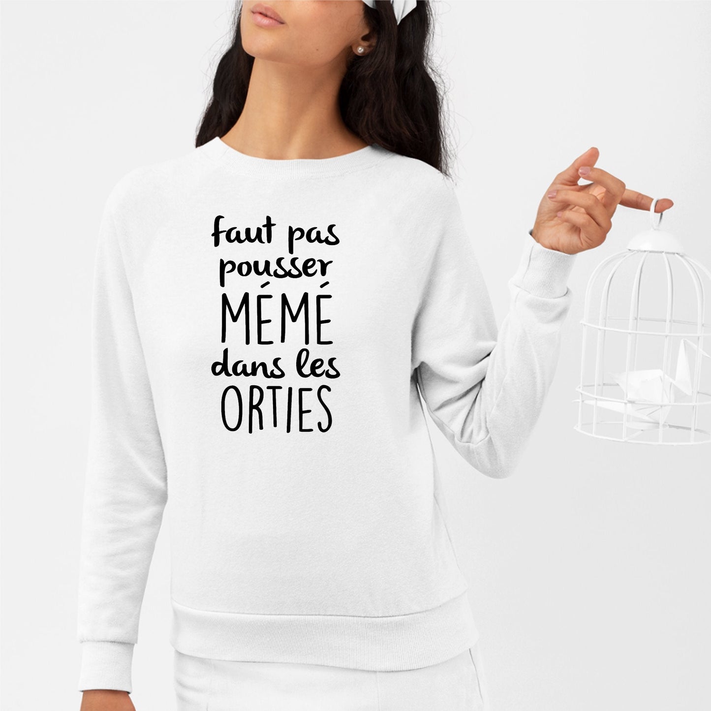 Sweat Adulte Faut pas pousser mémé dans les orties